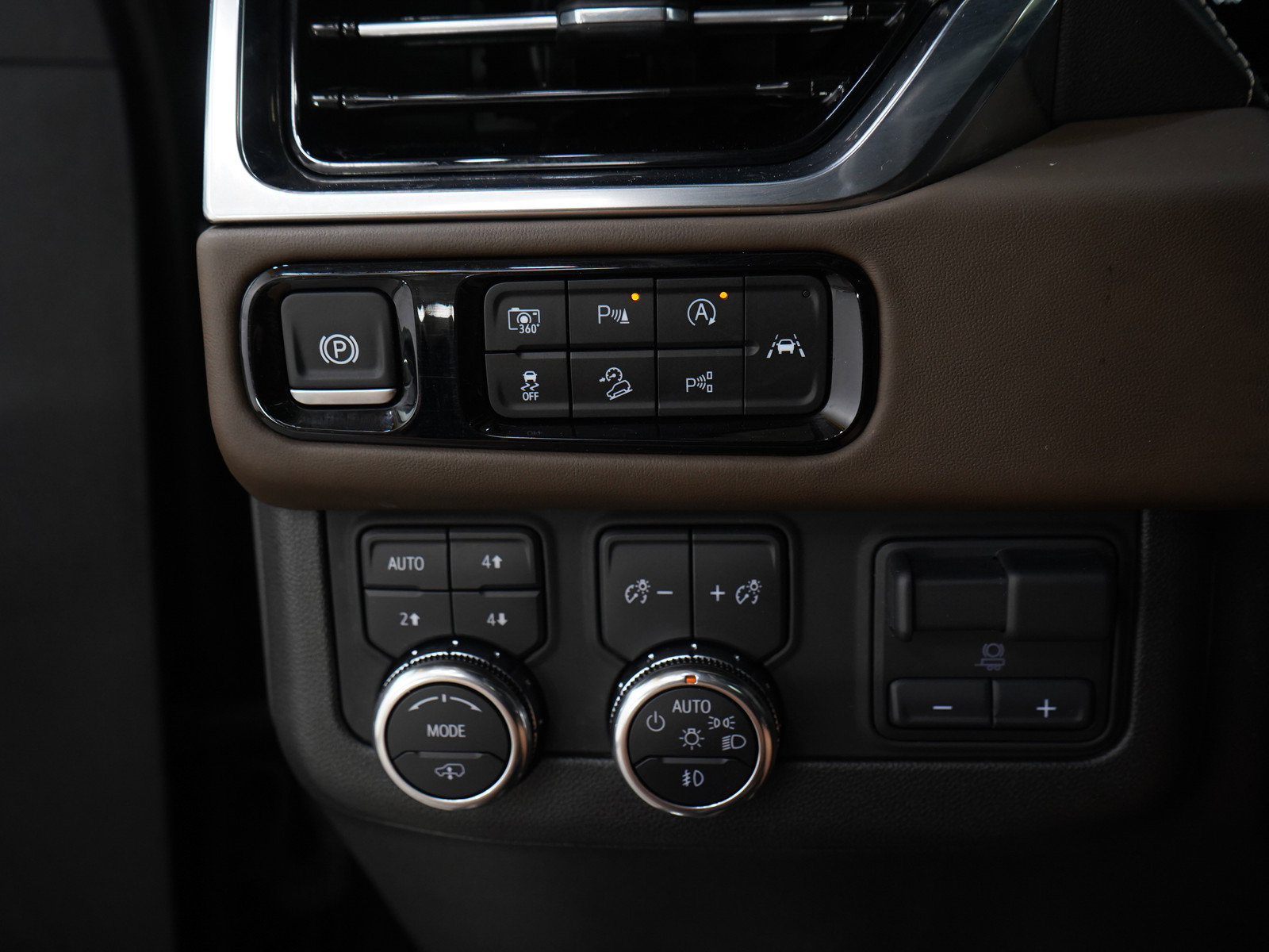 Used 2025 GMC Yukon XL Denali Ultimate AWD/4WD image 25