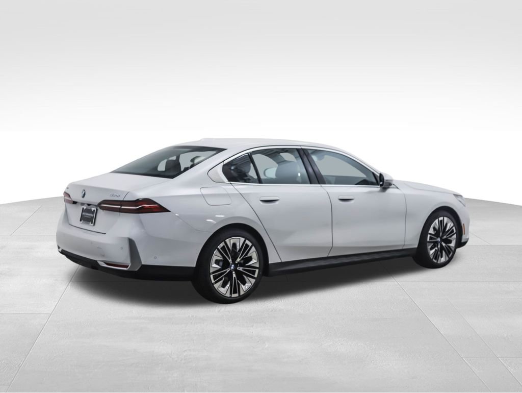 Certified 2025 BMW 530i xDrive w/ Premium Package image 5