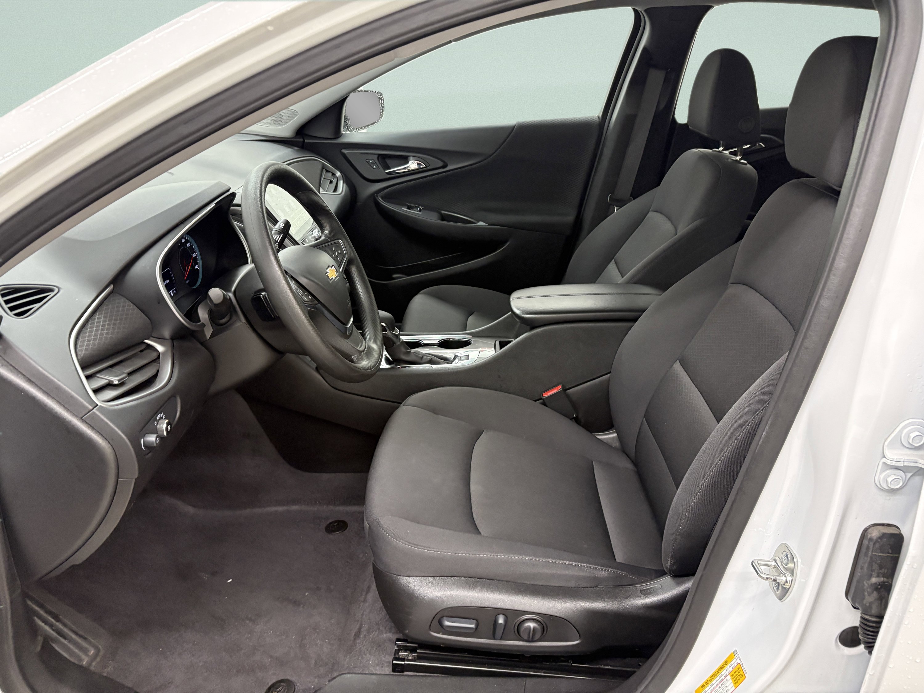 Used 2025 Chevrolet Malibu LT FWD image 11