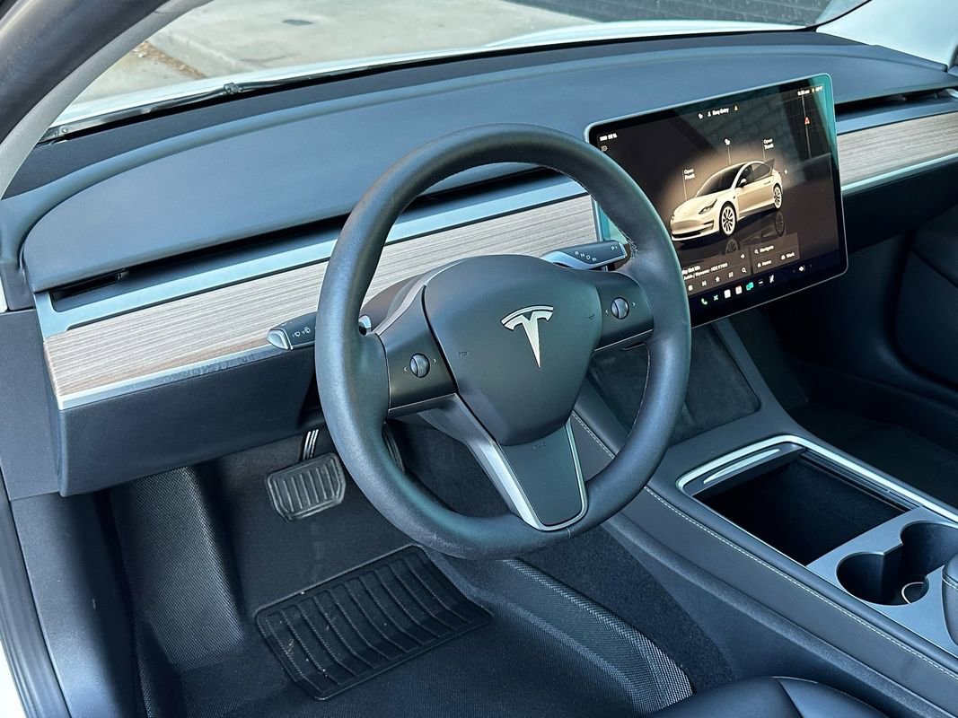 Used 2023 Tesla Model 3 Standard Range image 3