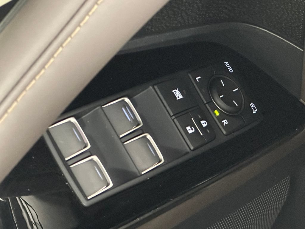 Used 2025 Lexus LX 600 4WD w/ Appearance Package image 37