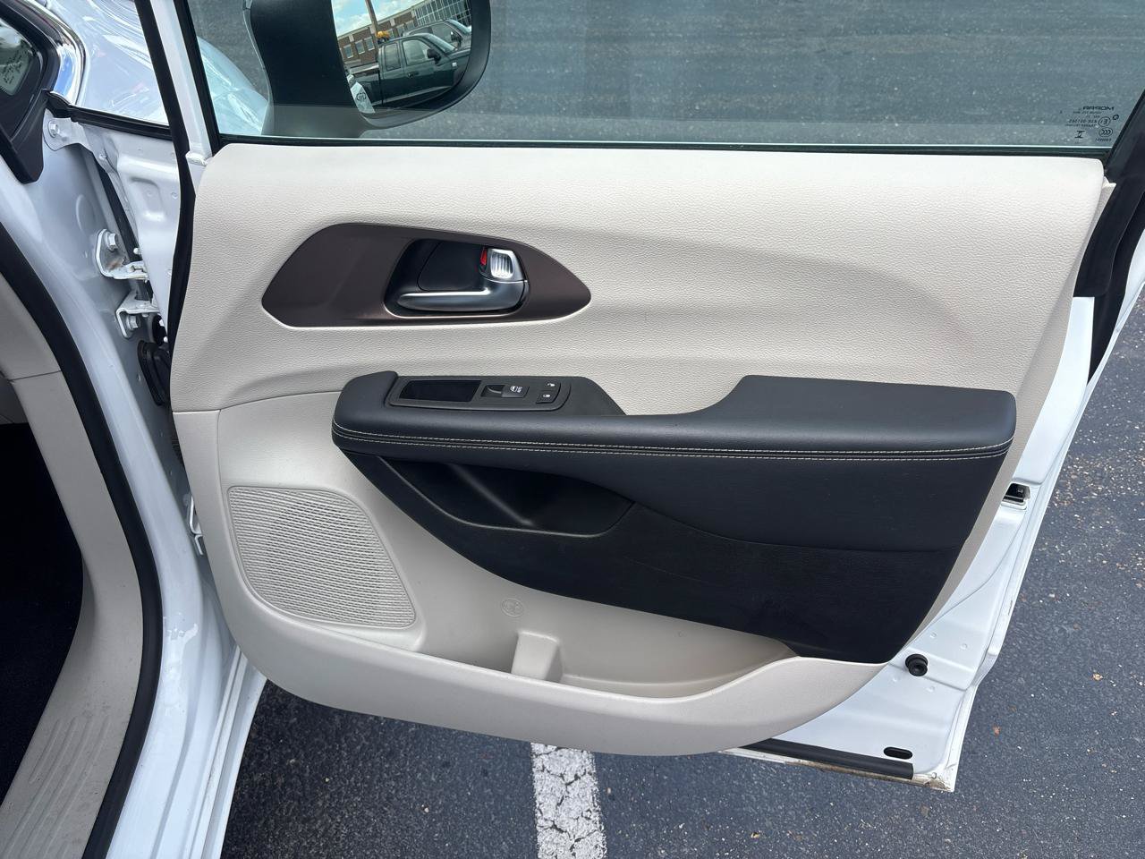 Used 2024 Chrysler Voyager LX FWD image 32