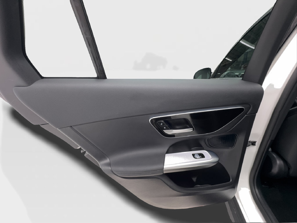 Used 2025 Mercedes-Benz GLC 300 image 27