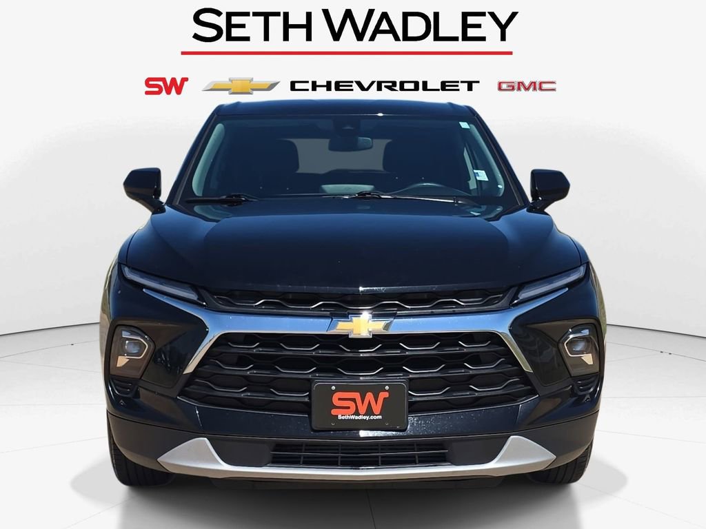 Used 2025 Chevrolet Blazer LT image 2
