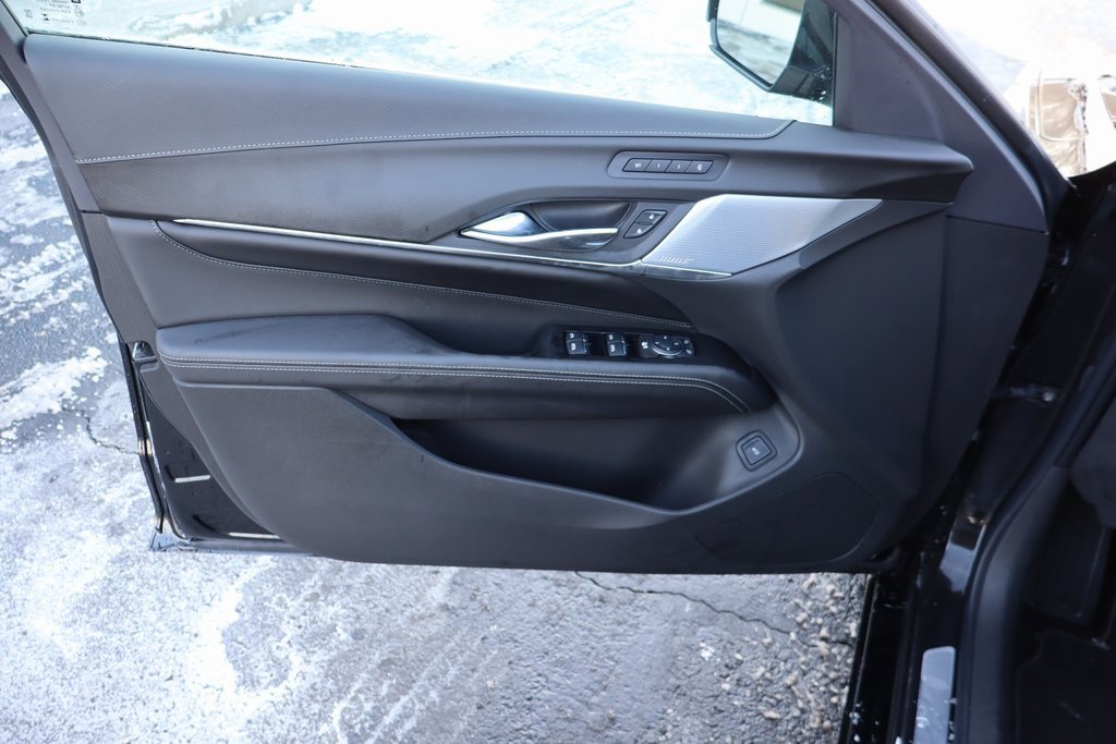 Used 2025 Cadillac CT4 Premium Luxury image 5