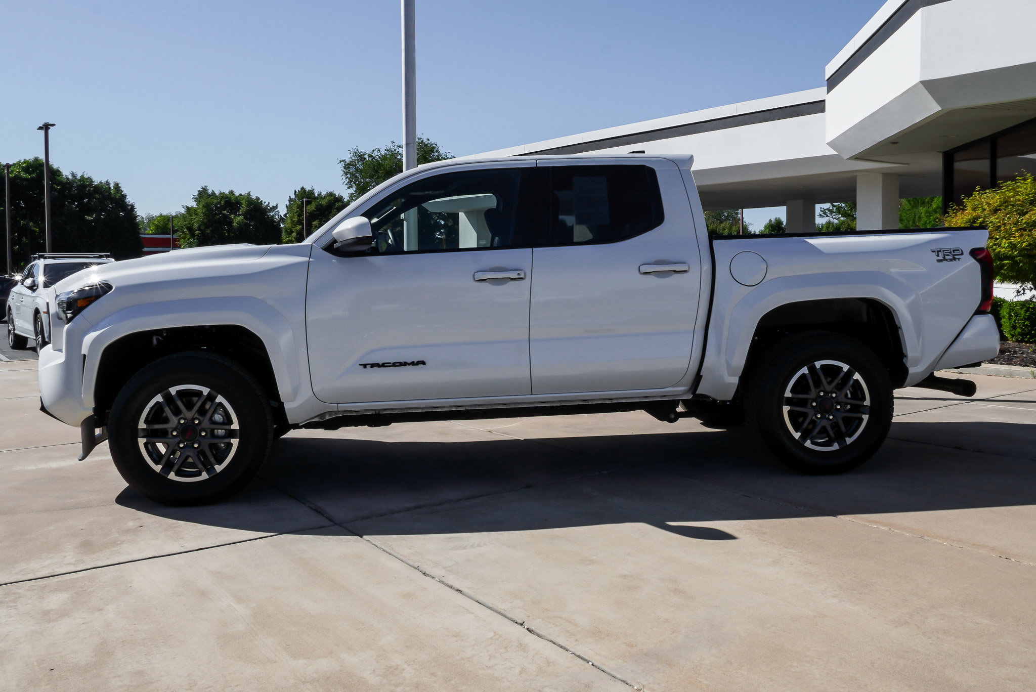 Used 2025 Toyota Tacoma TRD Sport AWD/4WD image 5