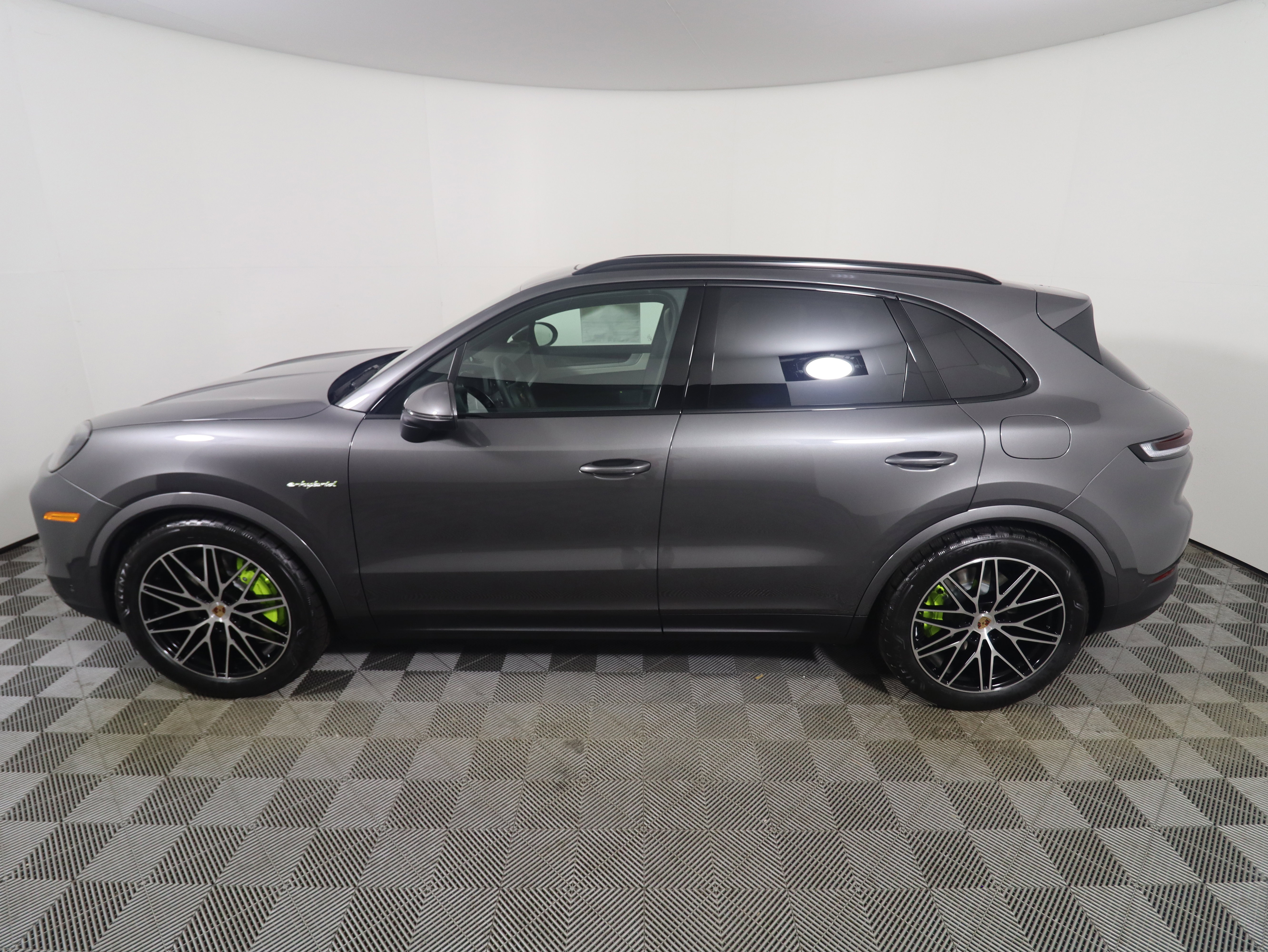 New 2026 Porsche Cayenne S image 2