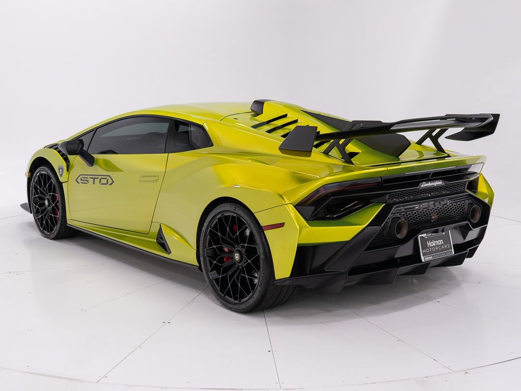 Used 2023 Lamborghini Huracan STO RWD image 3