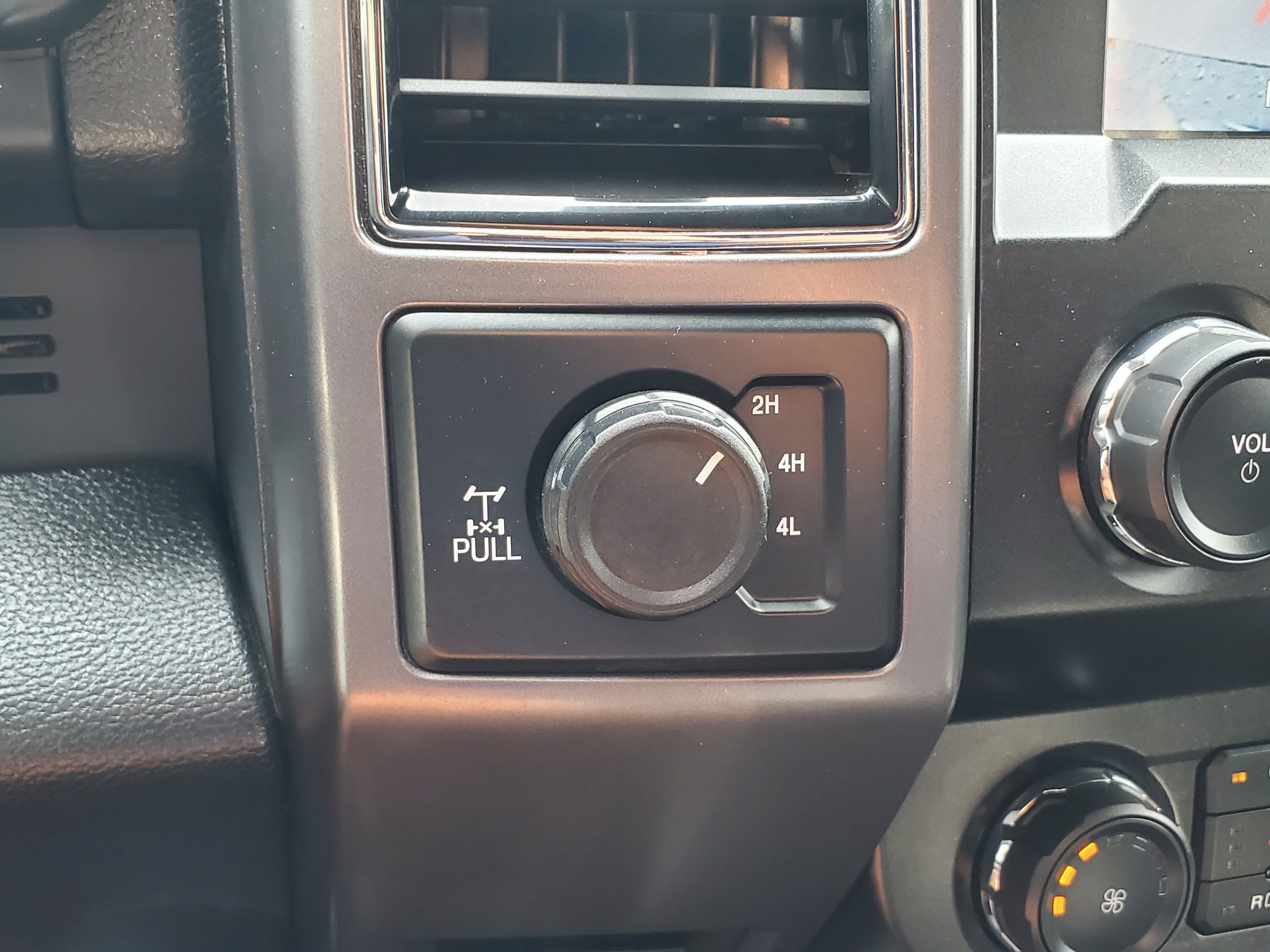 Used 2019 Ford F150 XLT w/ Equipment Group 302A Luxury AWD/4WD image 21