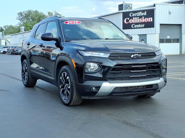 Used 2022 Chevrolet TrailBlazer LT w/ LPO, Blackout Package FWD image 3
