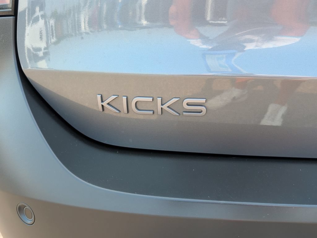 Used 2025 Nissan Kicks SV FWD image 11