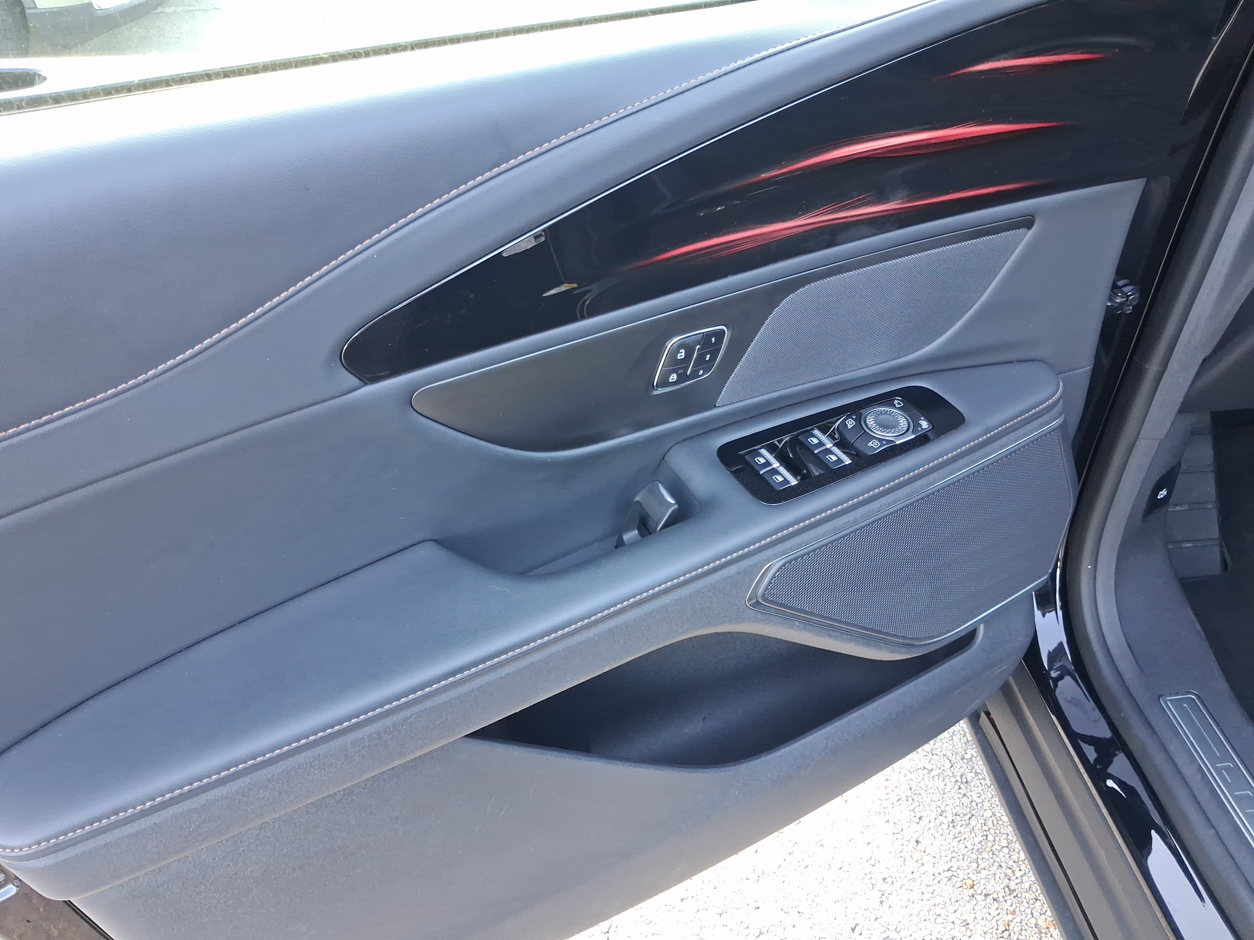 Certified 2024 Lincoln Nautilus Reserve w/ Jet Appearance Package (87T) AWD/4WD image 13