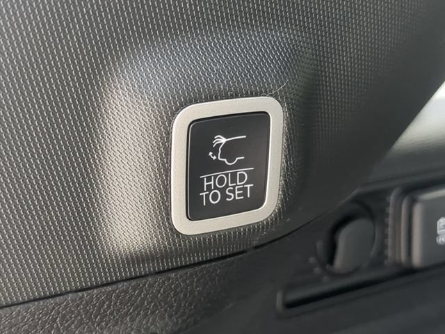 Used 2023 Jeep Grand Cherokee Altitude RWD image 13