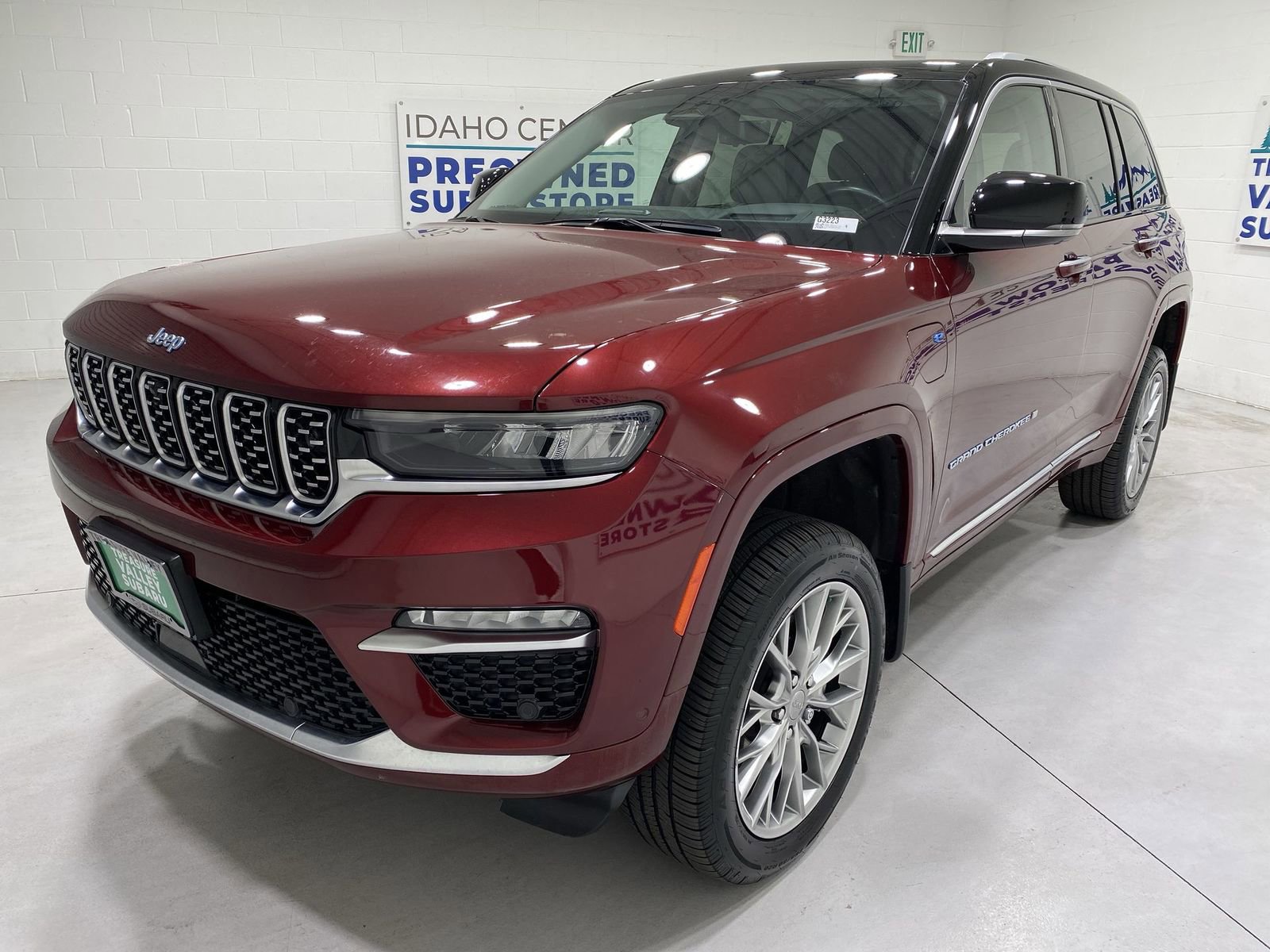 Used 2022 Jeep Grand Cherokee Summit w/ Advanced Protech Group IV AWD/4WD image 4