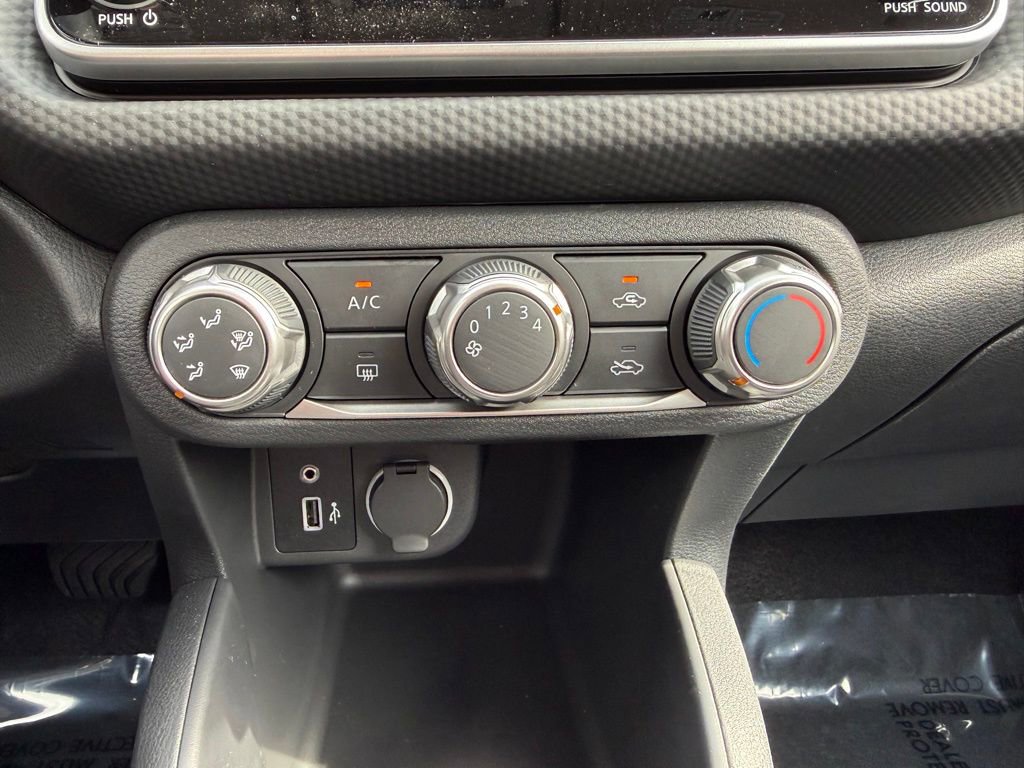 New 2025 Nissan Kicks Play S image 29