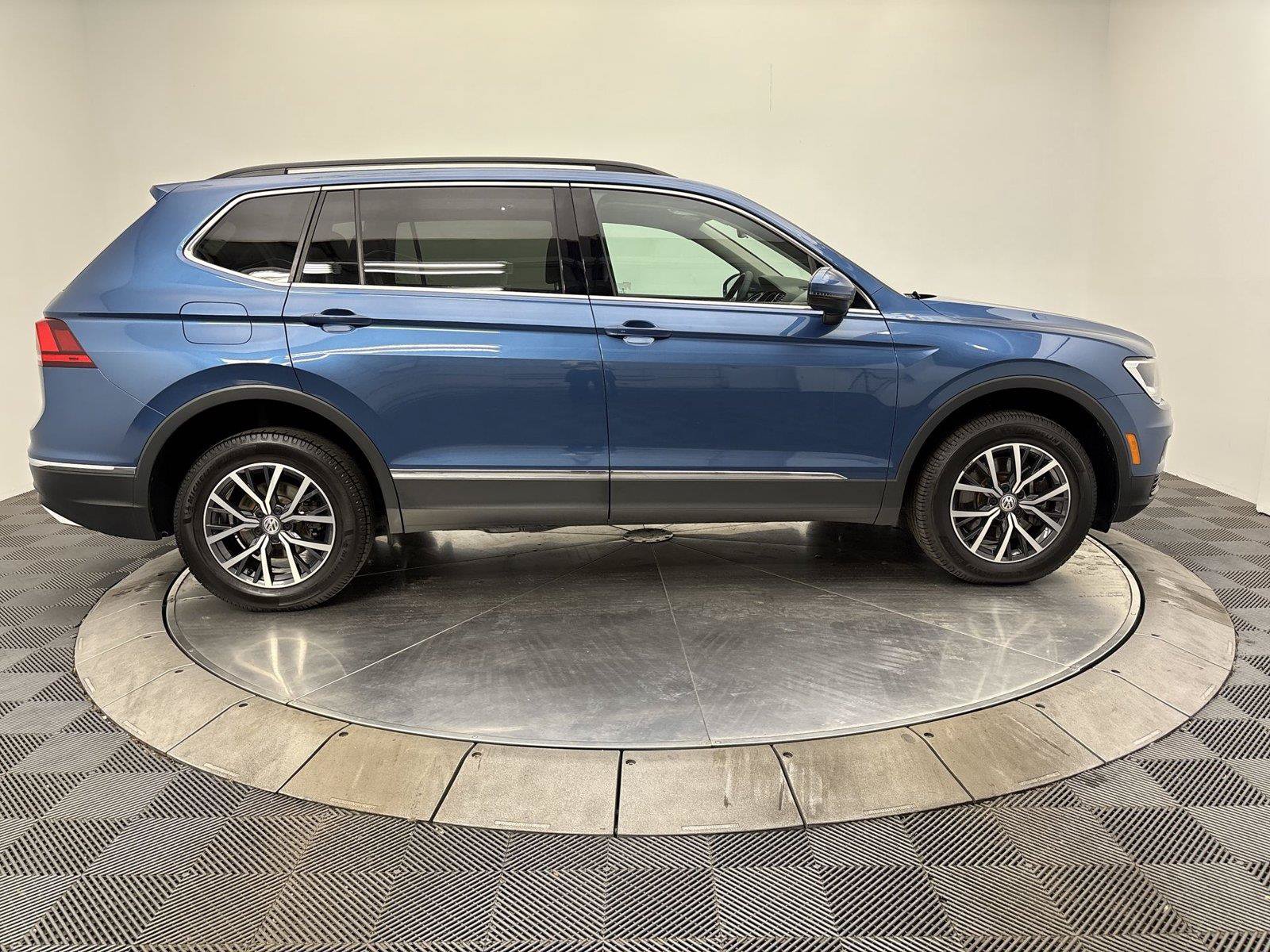 Used 2020 Volkswagen Tiguan SE w/ Panoramic Sunroof Package AWD/4WD image 17