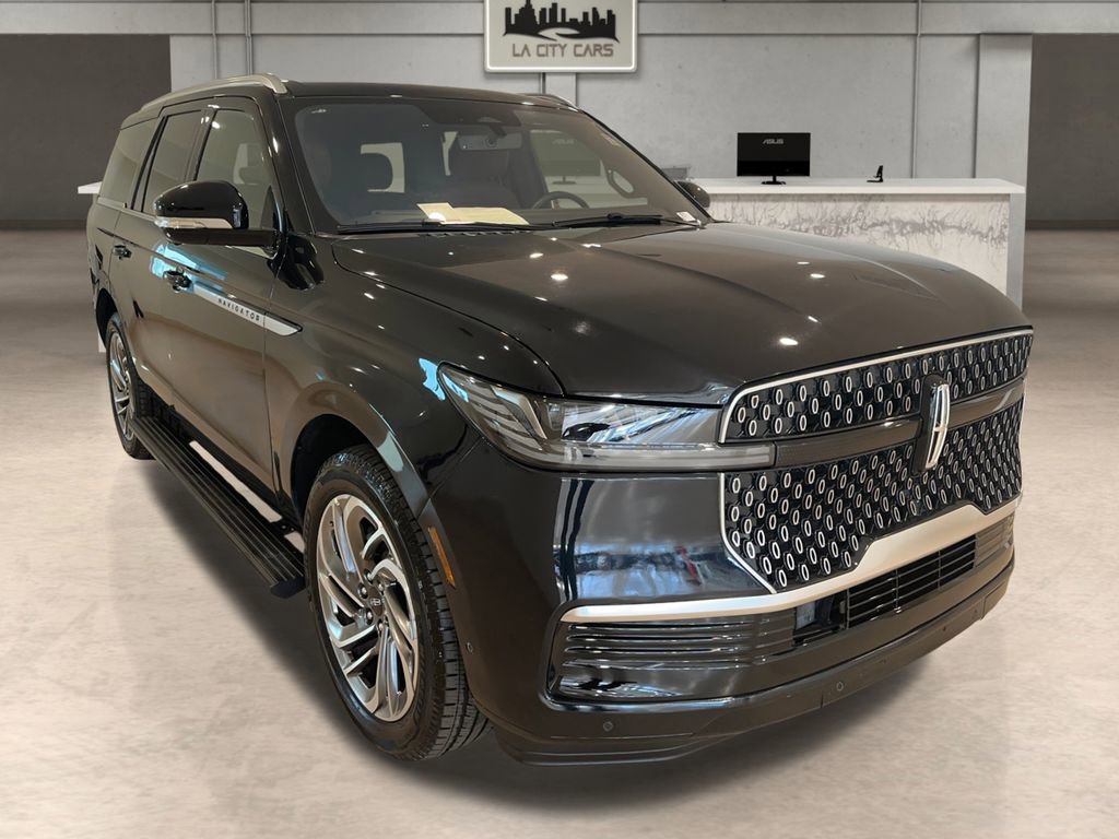 Used 2025 Lincoln Navigator Reserve image 9