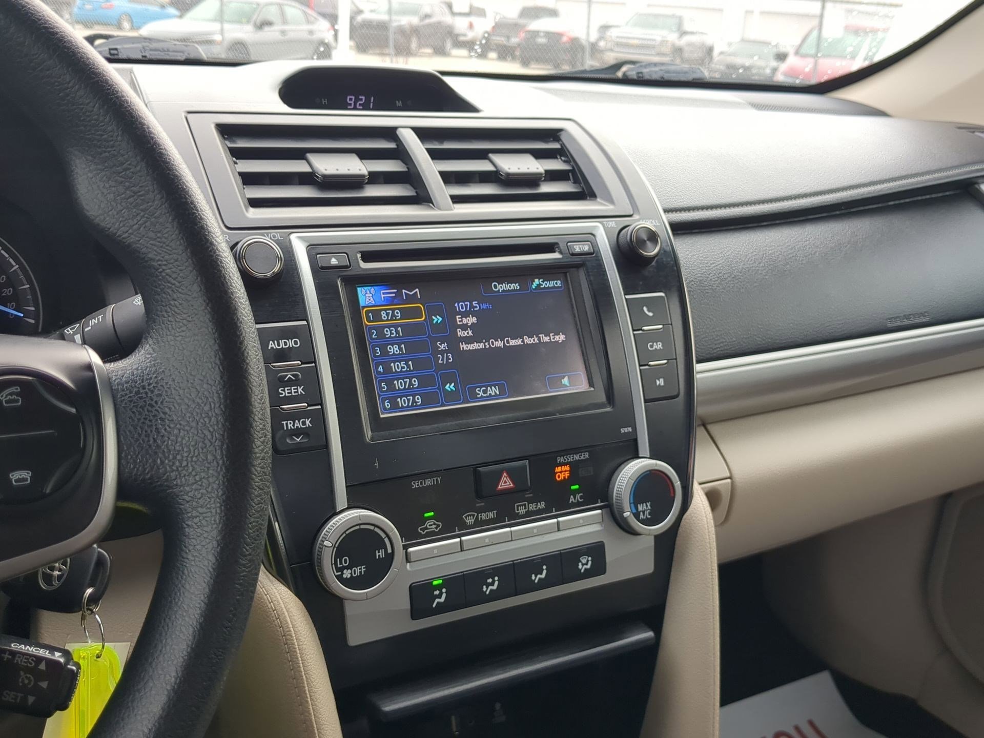 Used 2013 Toyota Camry LE image 21