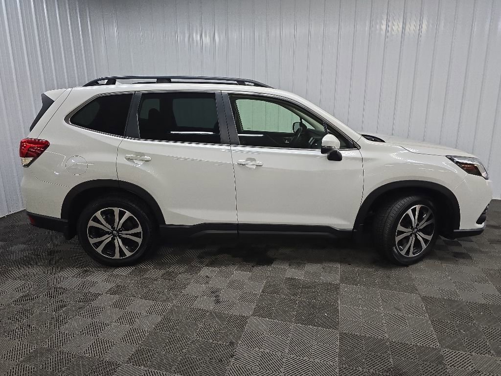 Used 2022 Subaru Forester Limited AWD/4WD image 2