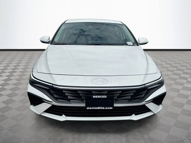 New 2026 Hyundai Elantra SE FWD image 2