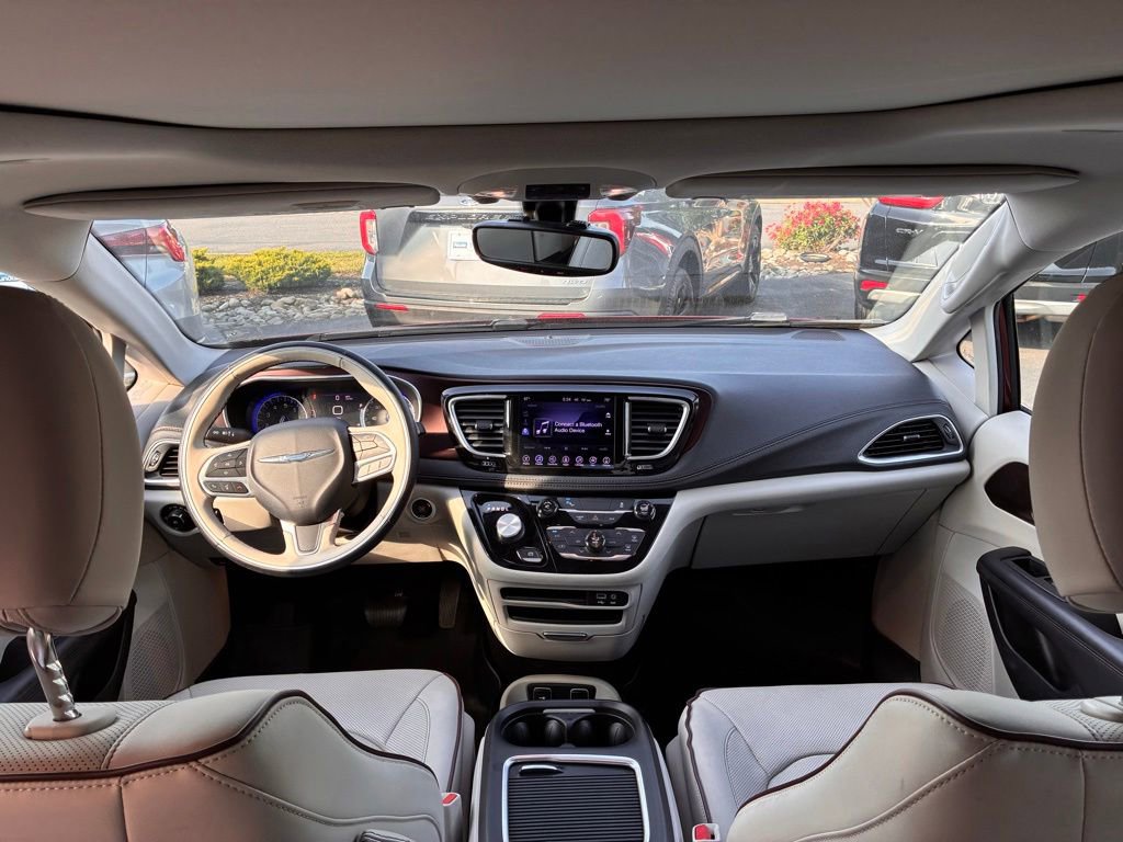 Used 2017 Chrysler Pacifica Limited FWD image 19