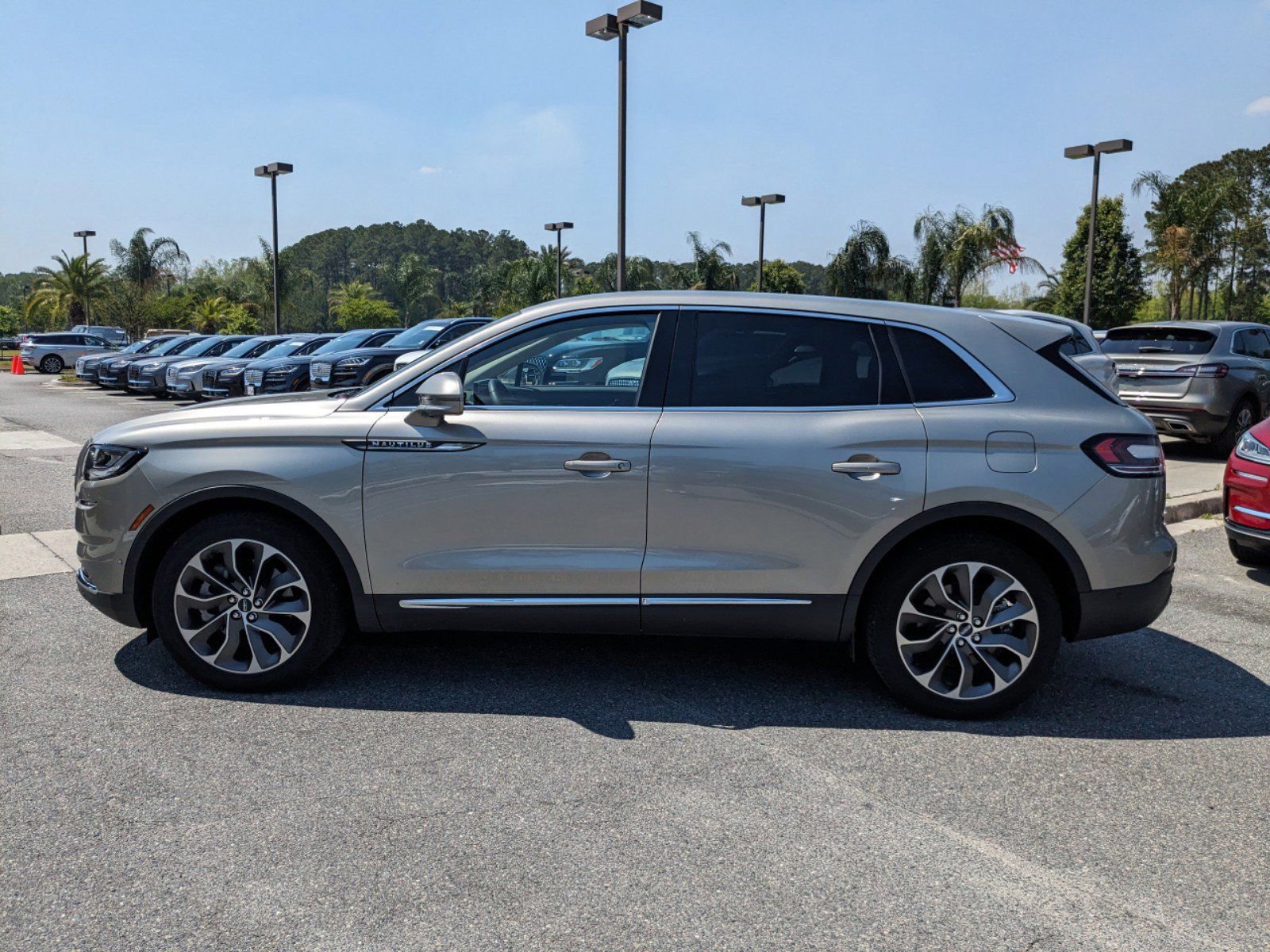 Certified 2023 Lincoln Nautilus Reserve w/ Equipment Group 201A image 10