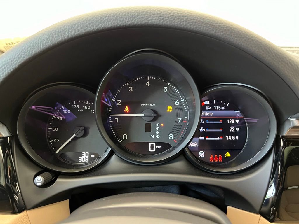 Used 2025 Porsche Macan image 10