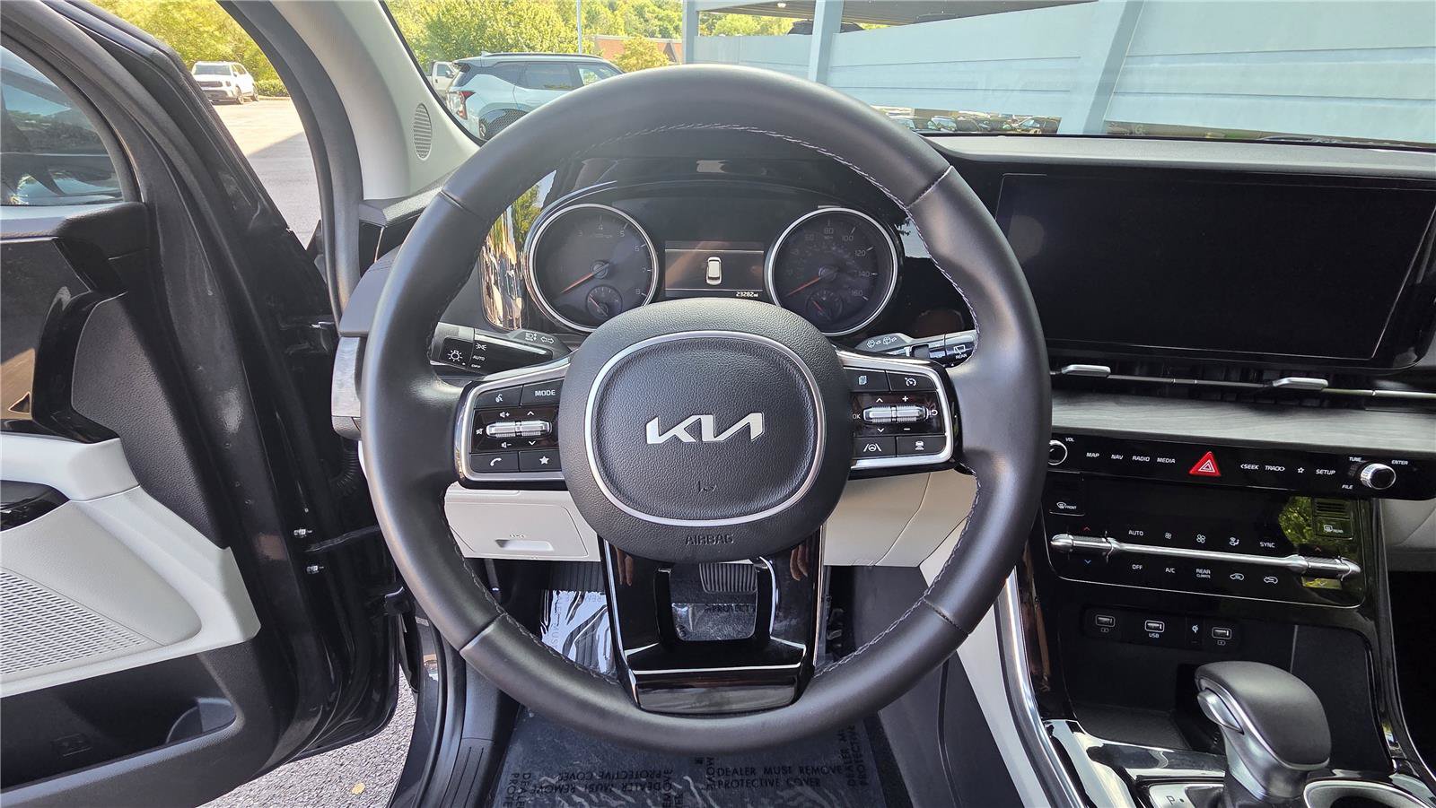 Certified 2024 Kia Carnival EX FWD image 18