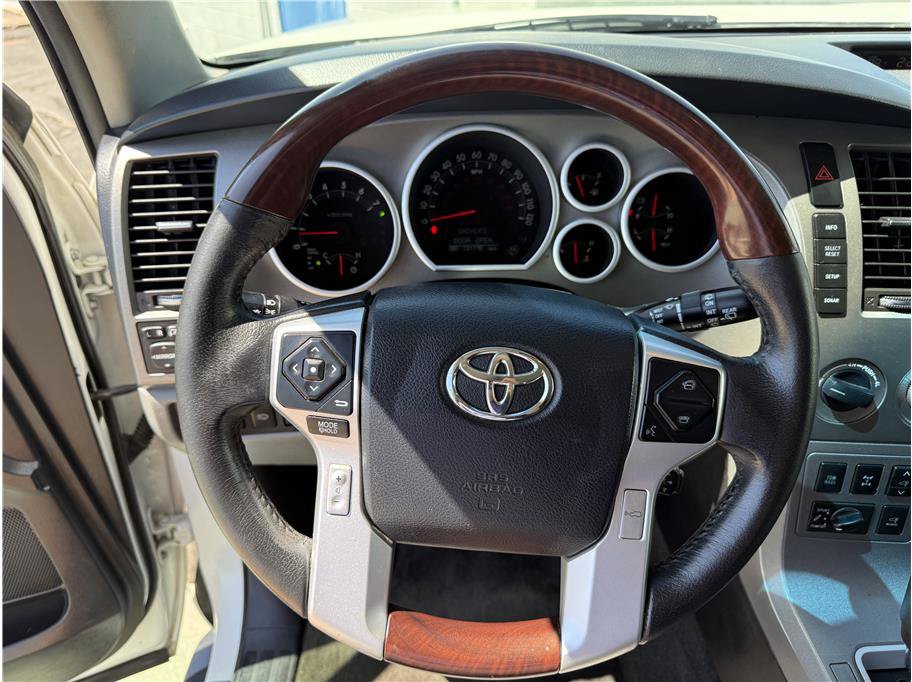 Used 2015 Toyota Sequoia Platinum AWD/4WD image 24