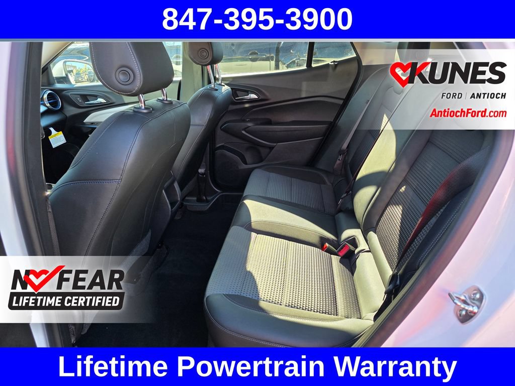 Used 2025 Chevrolet Trax LT FWD image 31