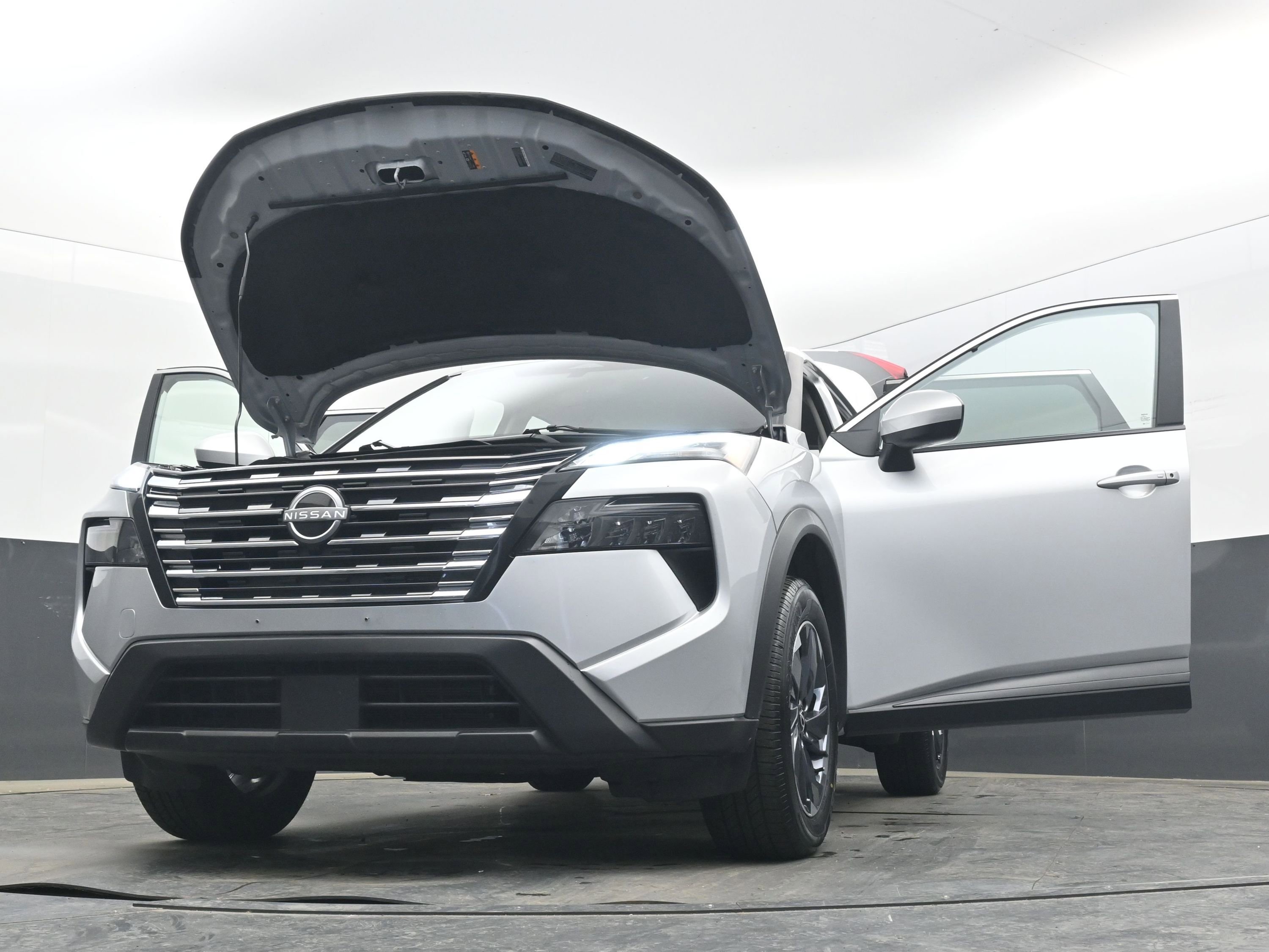 Used 2025 Nissan Rogue SV image 41