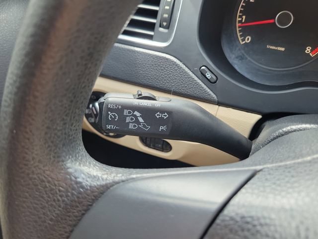 Used 2011 Volkswagen Jetta SE FWD image 23