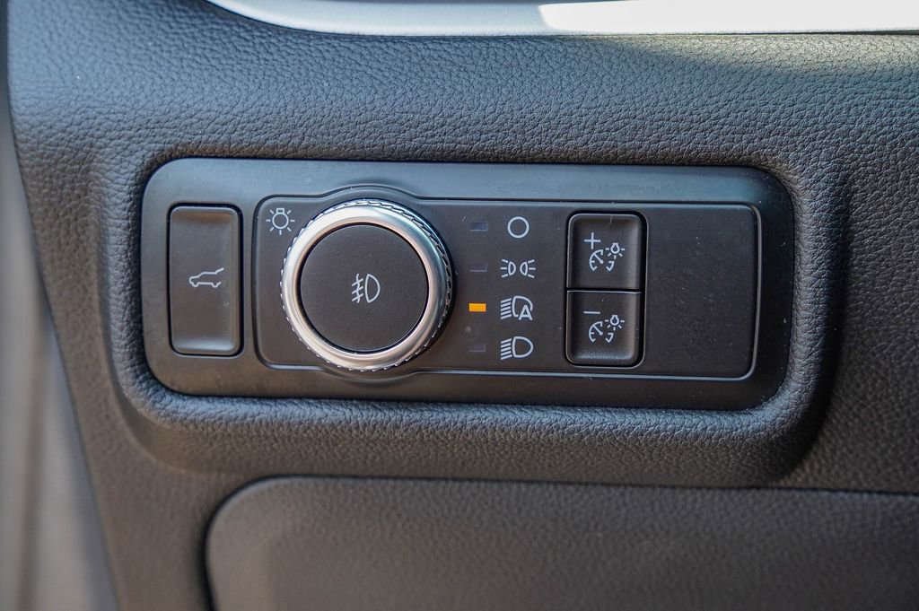 Used 2023 Ford Explorer XLT w/ Equipment Group 202A image 30