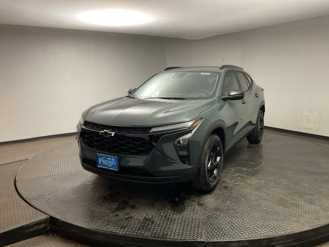 New 2026 Chevrolet Trax LT w/ Midnight Edition FWD image 3