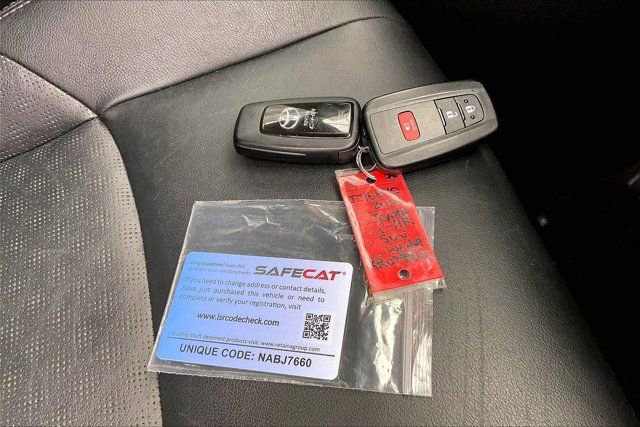 Used 2019 Toyota C-HR Limited image 11