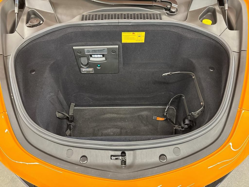 Used 2025 McLaren Artura RWD image 25