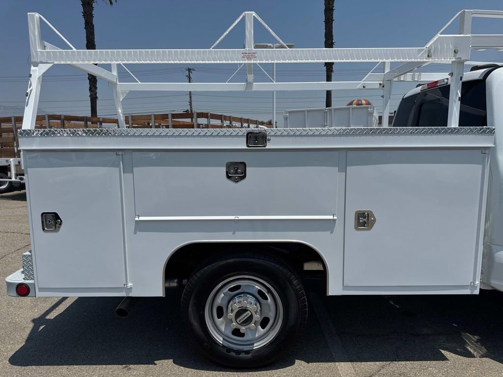 New 2025 Ford F350 XL w/ XL Chrome Package image 19