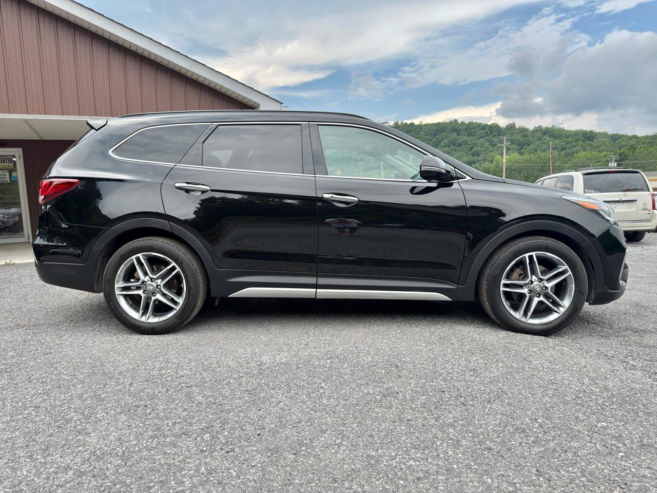 Used 2017 Hyundai Santa Fe Limited FWD image 8