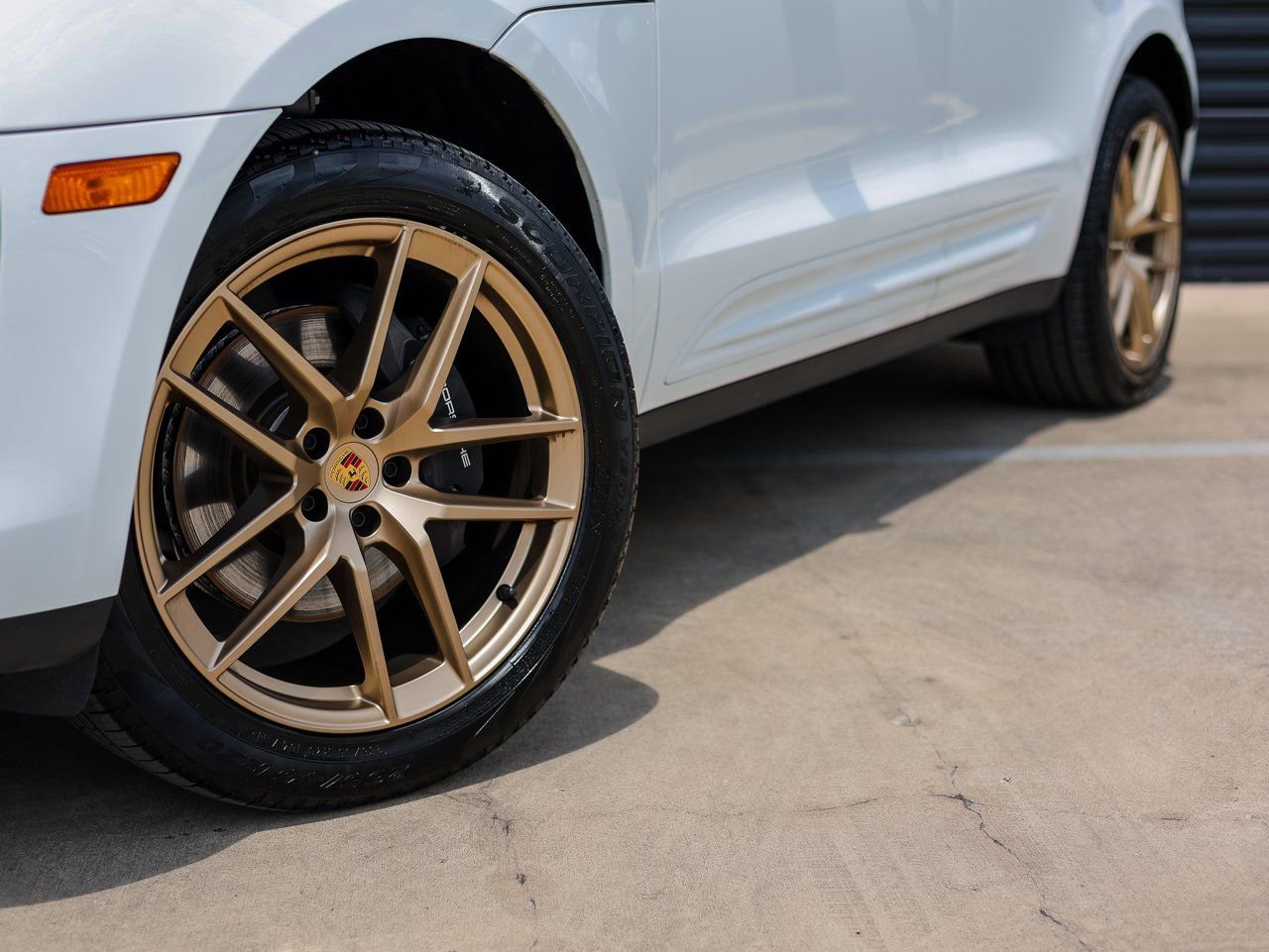 Certified 2025 Porsche Macan AWD/4WD image 10