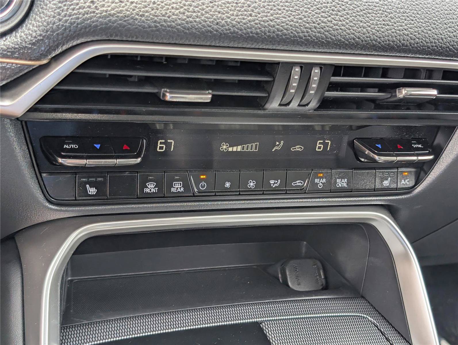 Used 2024 MAZDA CX-90 Plug-In Hybrid w/ Preferred AWD/4WD image 31