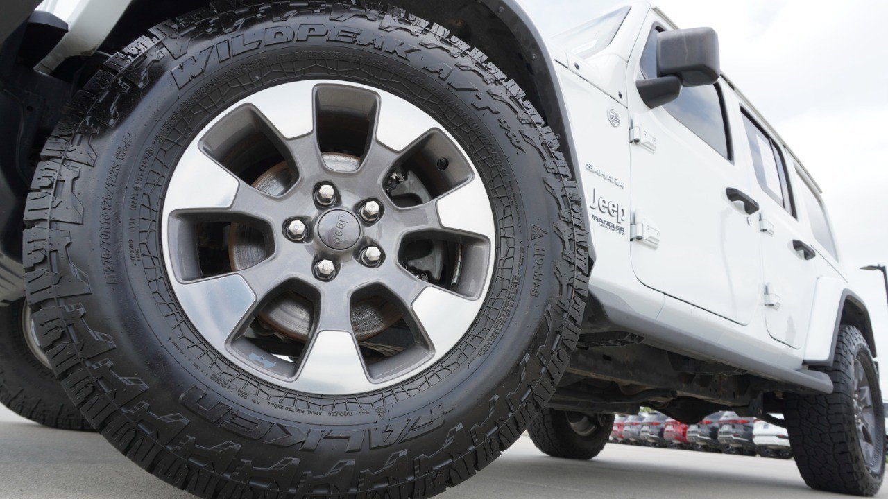 Used 2019 Jeep Wrangler Unlimited Sahara image 11