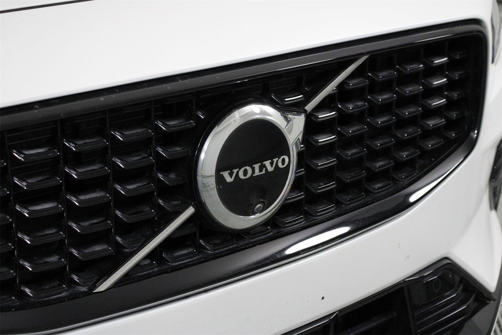 Certified 2025 Volvo S60 T8 Plus w/ Climate Package image 27