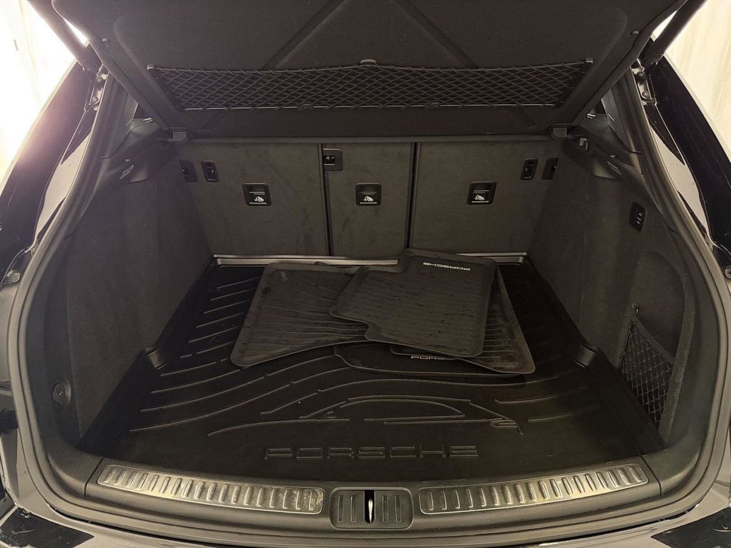 Certified 2022 Porsche Macan GTS image 28