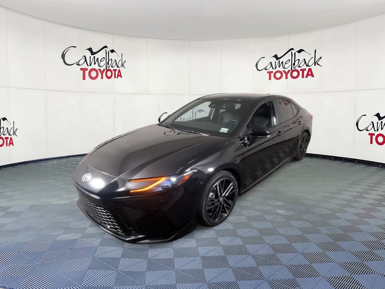Used 2025 Toyota Camry XSE FWD image 6