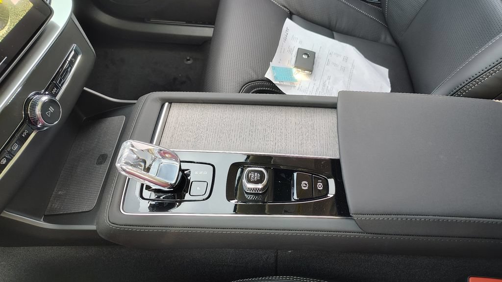 New 2026 Volvo XC90 B6 Ultra w/ Protection Package AWD/4WD image 23