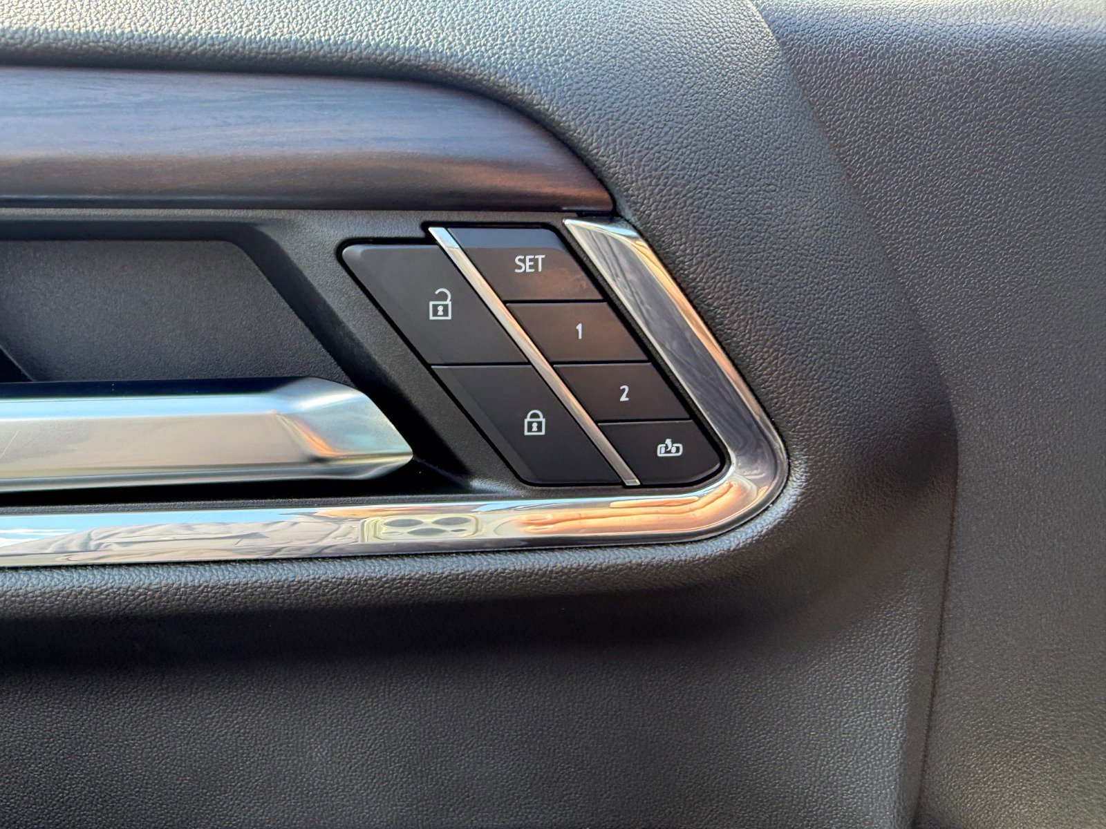 Used 2024 GMC Sierra 1500 SLT w/ SLT Premium Plus Package image 26