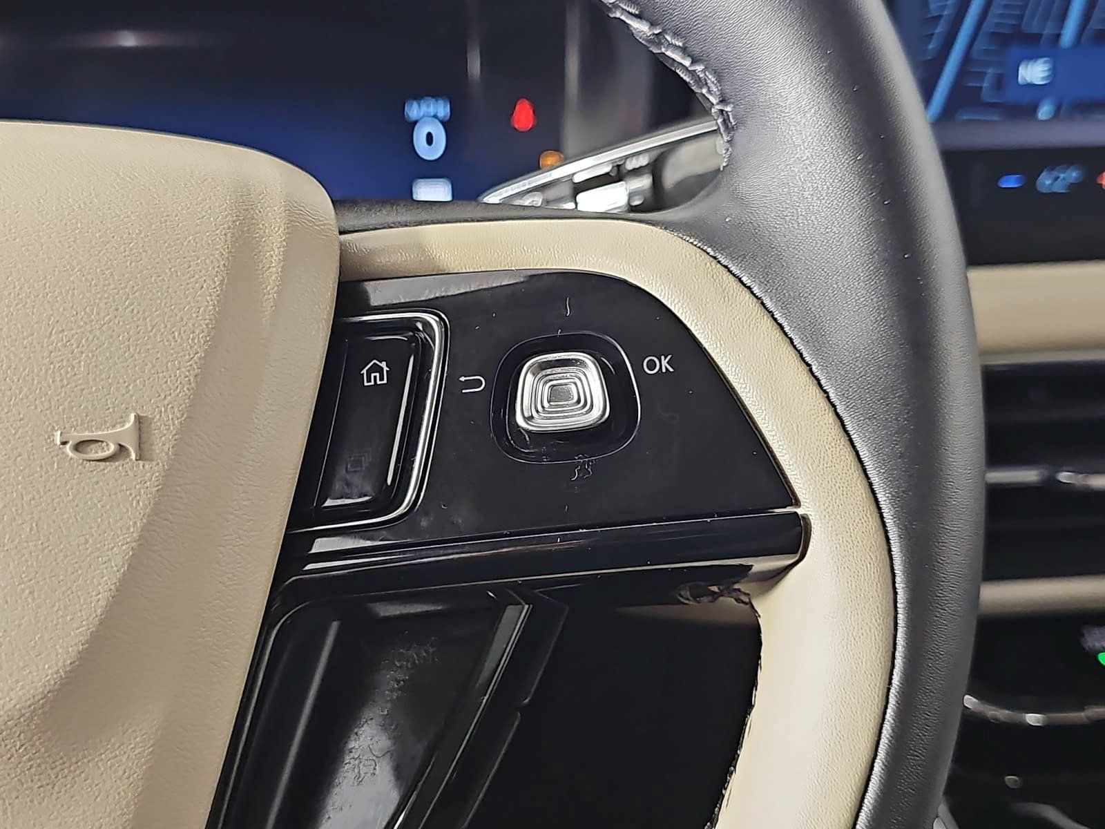 Used 2025 Lincoln Corsair FWD image 18