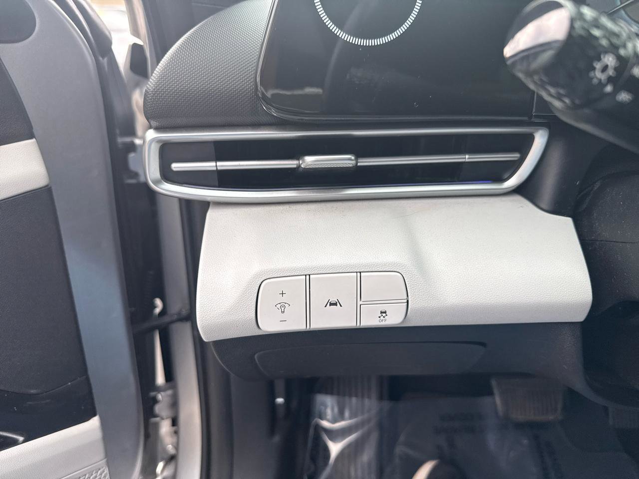 Used 2021 Hyundai Elantra Limited image 25