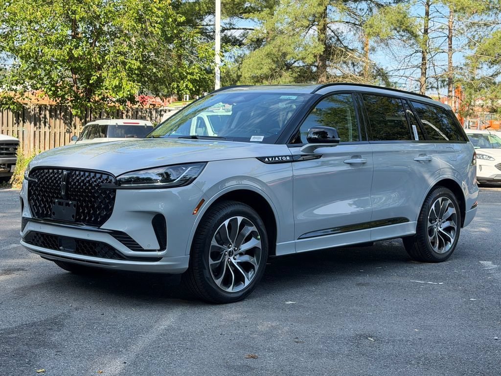 New 2027 Lincoln Aviator AWD w/ Jet Appearance Package image 3