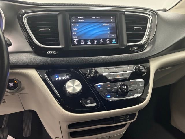 Used 2020 Chrysler Pacifica Touring-L FWD image 25